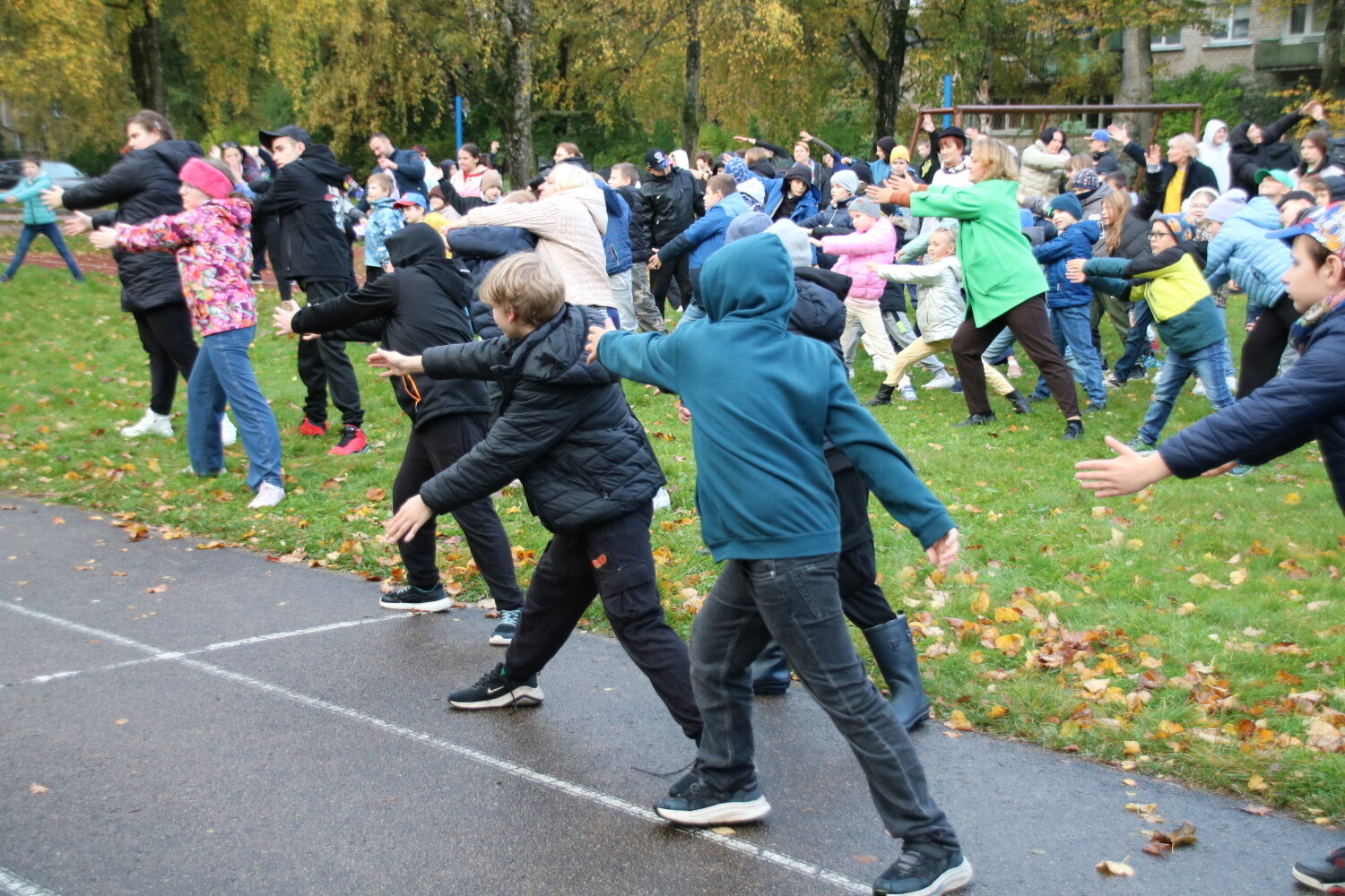 Spilgti, aktīvi un veselīgi mūsu skolā aizvadīta Sporta un veselības nedēļa!